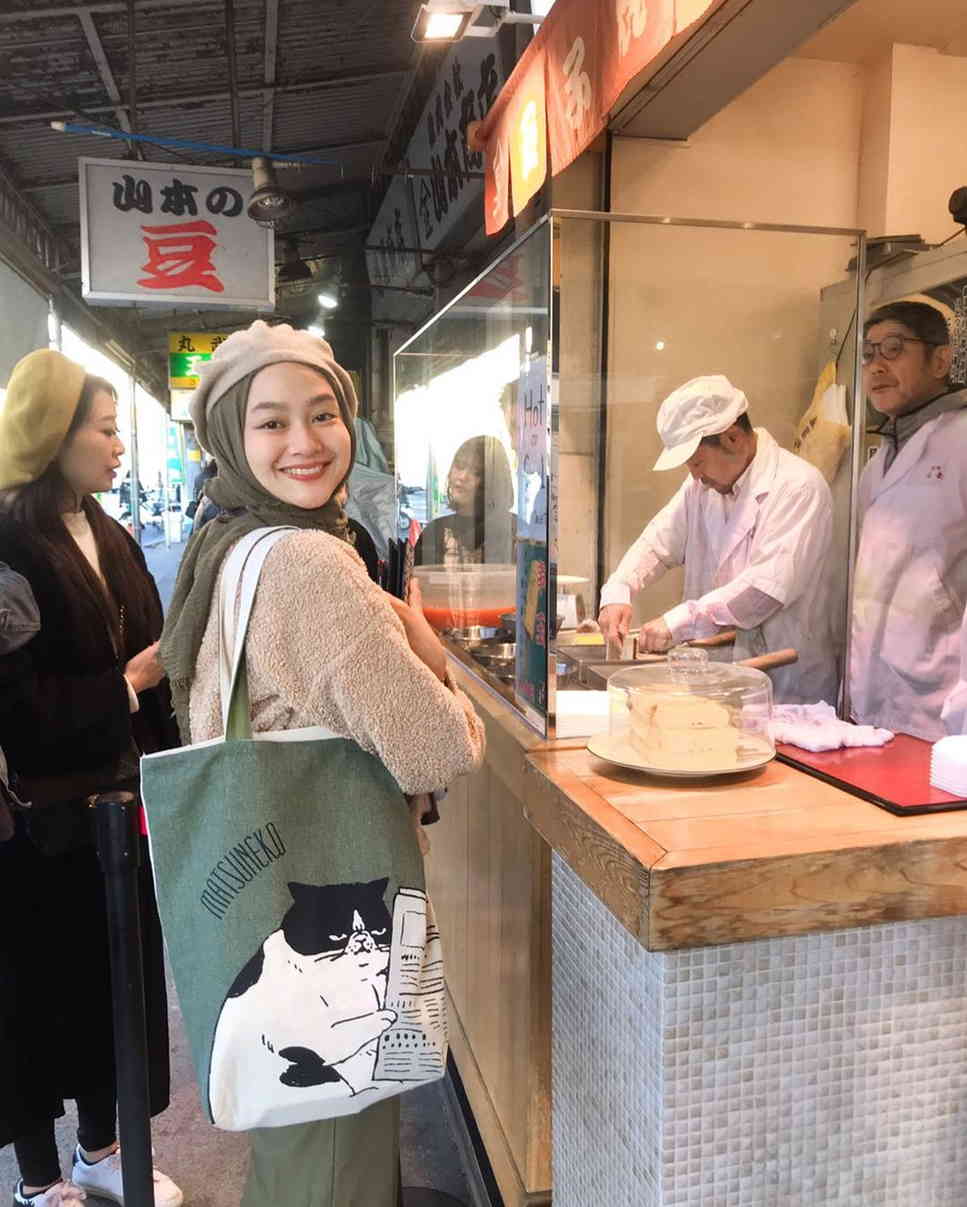 Hijaber Hits, 10 Pesona Cantik Lulu Faza Adik Adly Fairuz yang Bikin Kagum