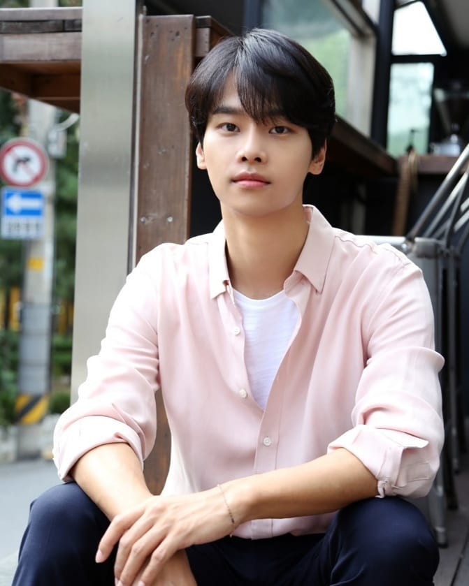 10 Idol Ini Sangat Pede Bahas Kegantengannya, Engga Pake Jaim