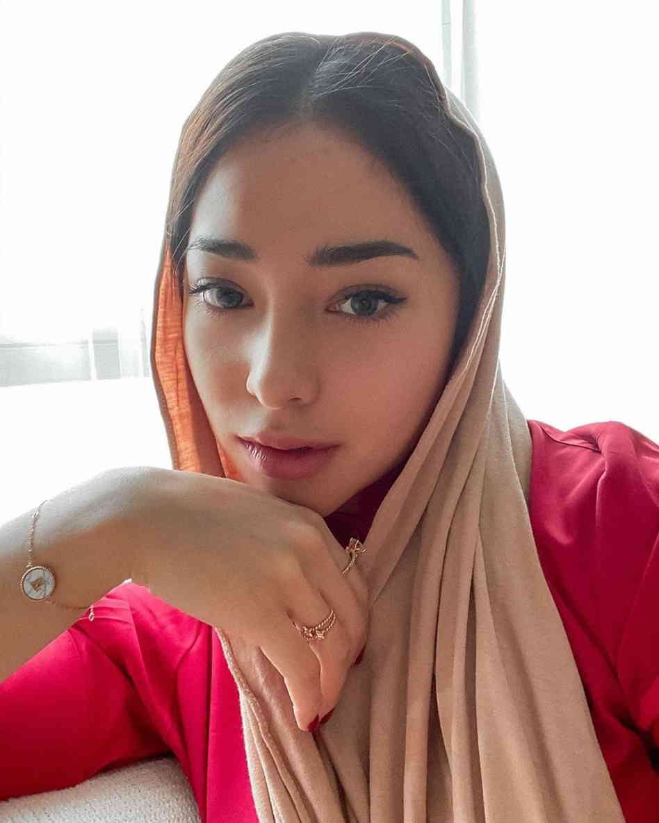 Pelan-Pelan Berhijrah, 10 potret Nikita Willy Kenakan Hijab Bikin Hati Adem