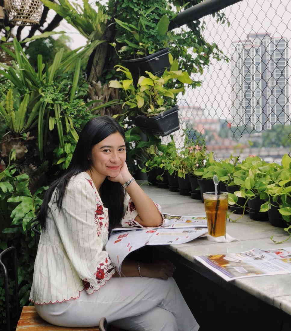 Curi Perhatian,10 Potret Prawita Sari Adik Ipar Siti Badriah yang Cantik Bak Selebriti