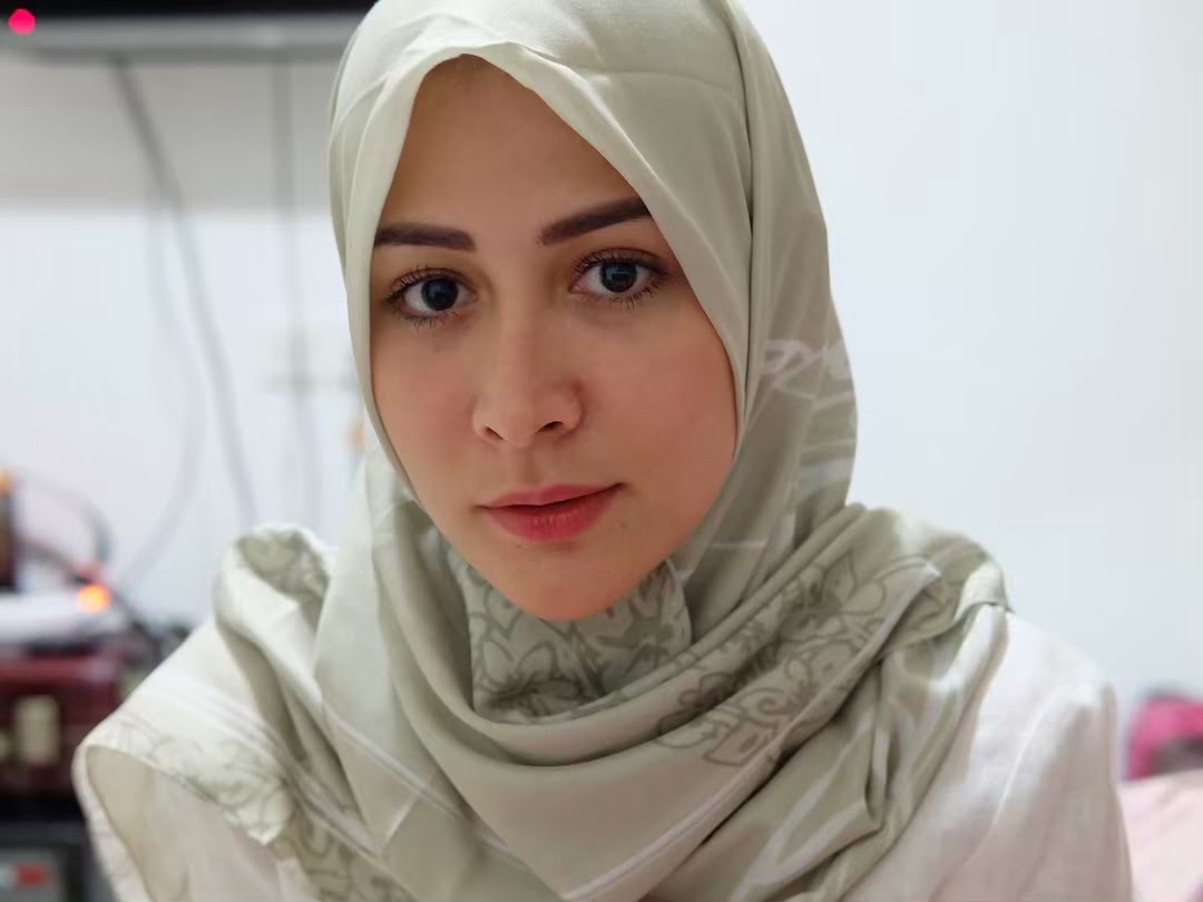 10 Potret Anggun Rina Diana Saat Kenakan Hijab, Bikin Hati Adem