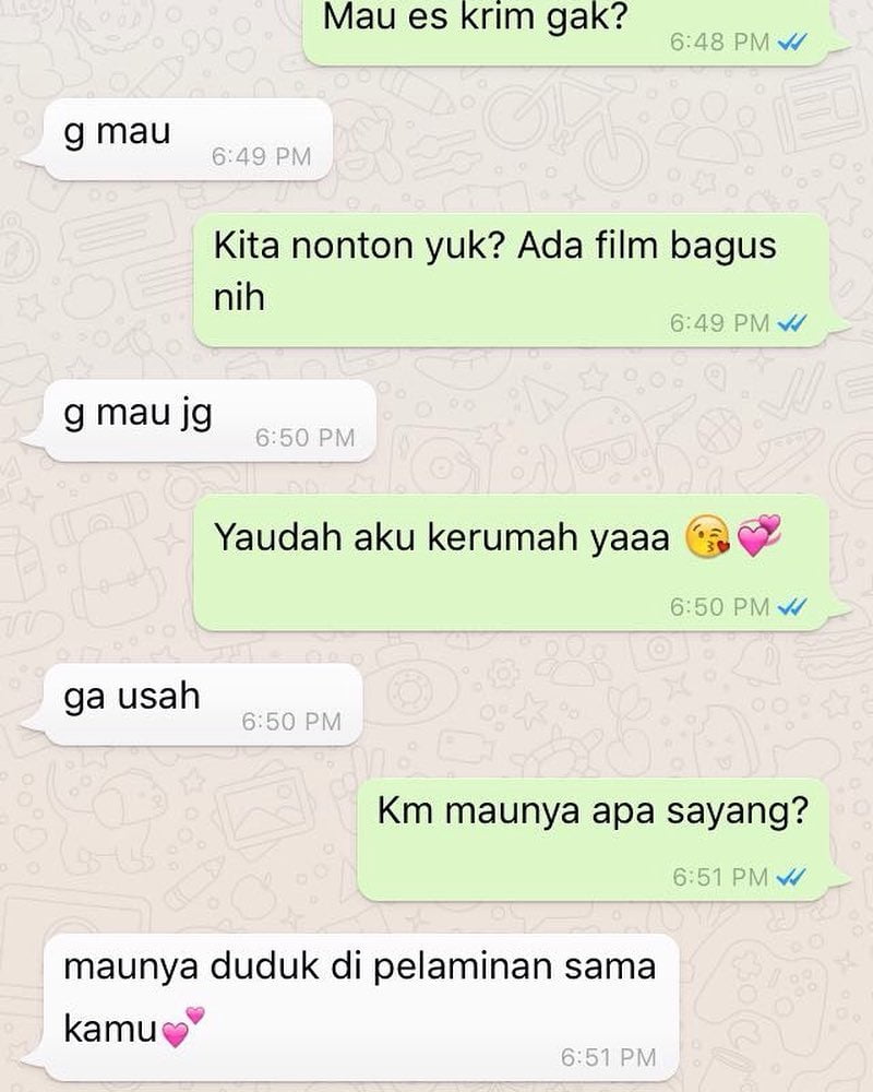 10 Chat Gombal Ini Dijamin Bikin Gebetan Auto Baper Dailysia