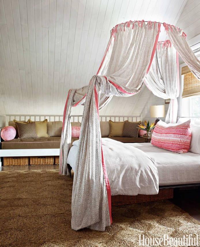 10 Desain Kanopi Tempat Tidur, Serasa Beristirahat di Kamar Raja