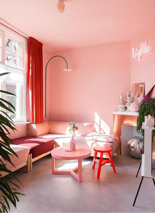 10 Dekorasi Ruang Tamu Serba Pink Bernuansa Feminin