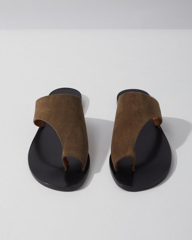 10 Sandal Kece Dari Brand Terkenal, Kunci Tampil Santai di Musim Panas