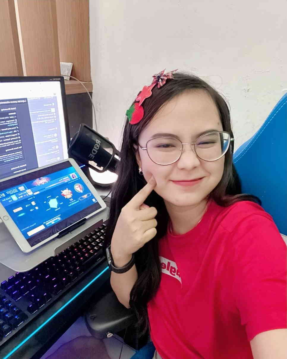 10 Potret Cantik Arkaw, Creator Facebook Gaming yang Lihai Main PUBG