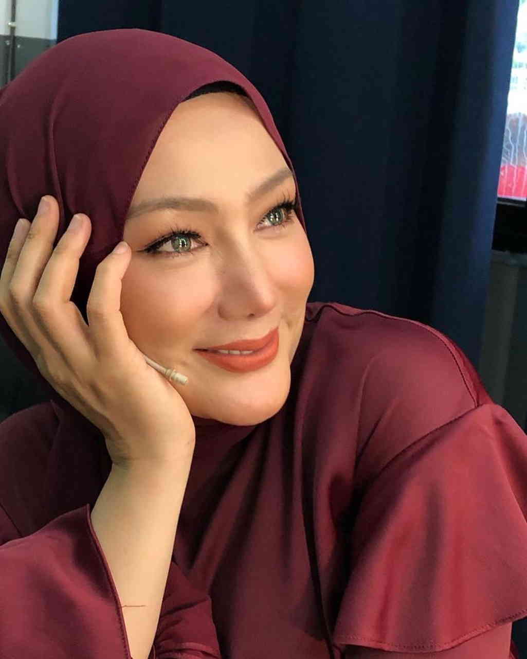 10 Pesona Cantik Erra Fazira, Mantan Istri Engku Emran yang Juga Artis Malaysia