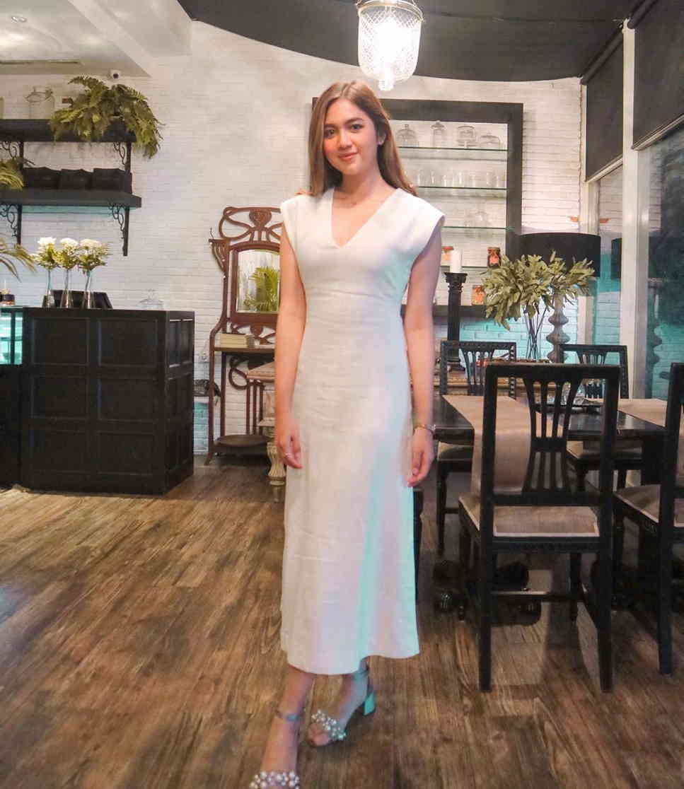 10 Style OOTD Lily Estelita, Dokter Cantik yang Bikin Terpesona