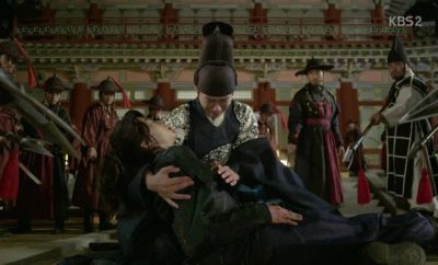 Sinopsis Love in the Moonlight Episode 17: Lee Young Menangis Karena Kematian Kim Byun Yeong