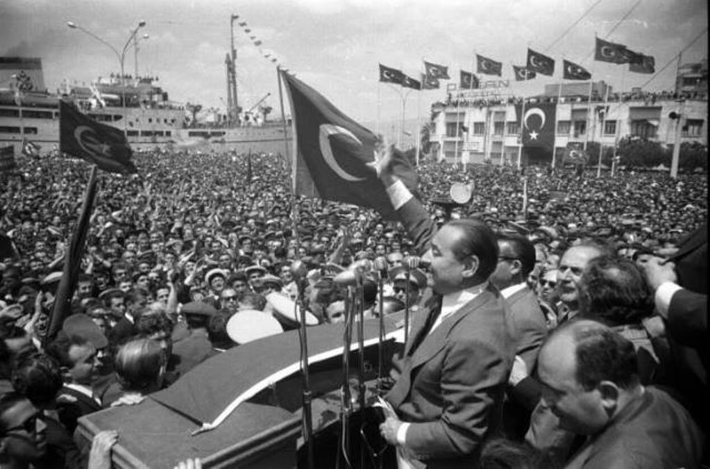 Adnan Menderes, Perdana Menteri Turki yang dijatuhi hukuman gantung karena kebijakannya terlalu pro-Islam