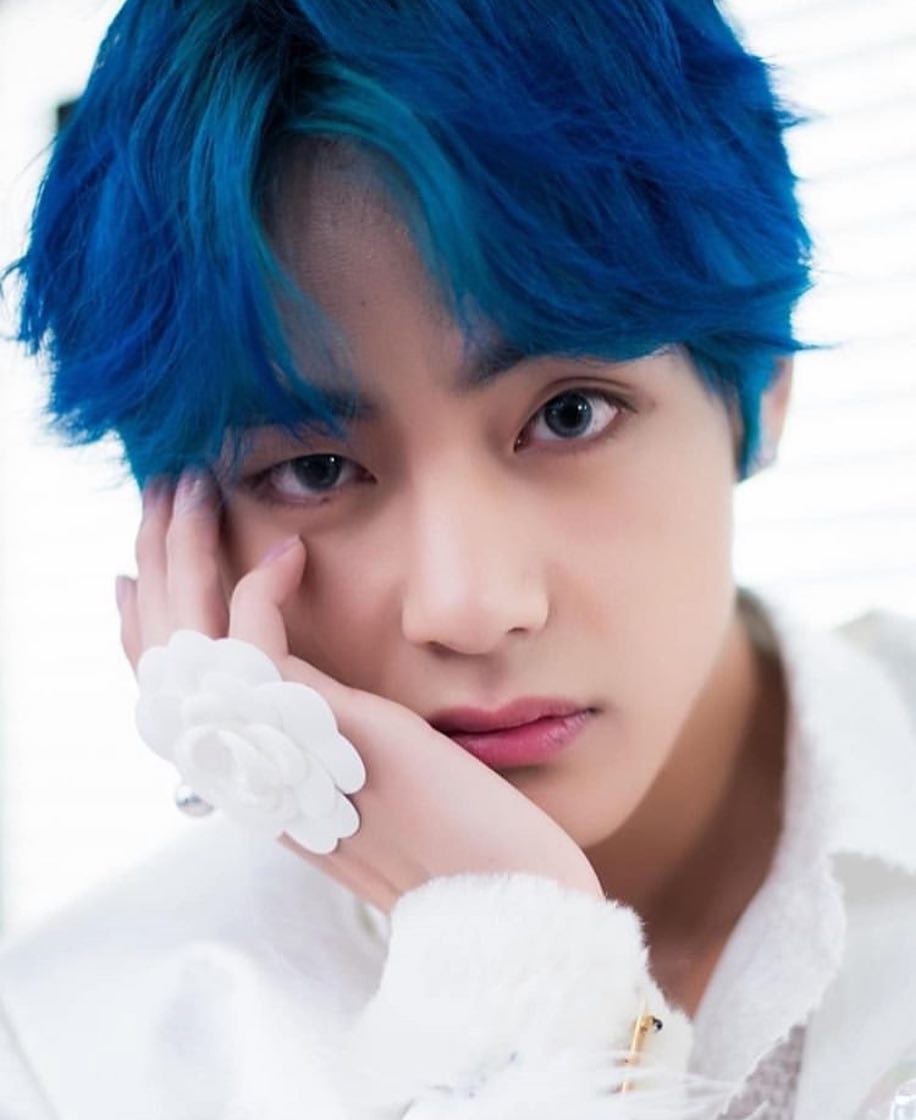 Bak Prince Charming, 10 Idol dengan Rambut Biru yang Paling Menyedot Perhatian