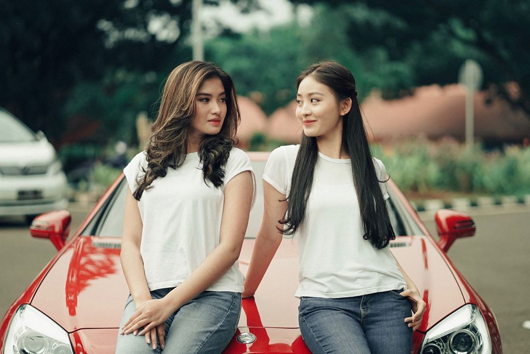 Friendship Goals, 10 Potret Kebersamaan Natasha Wilona dan Ochi Rosdiana Bikin Gemes
