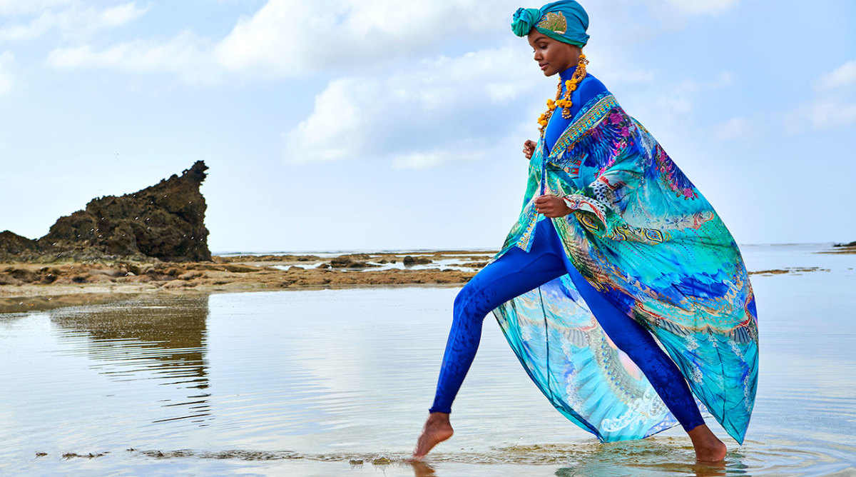 10 Inspirasi Baju Pantai untuk Hijaber, Tetap Tertutup