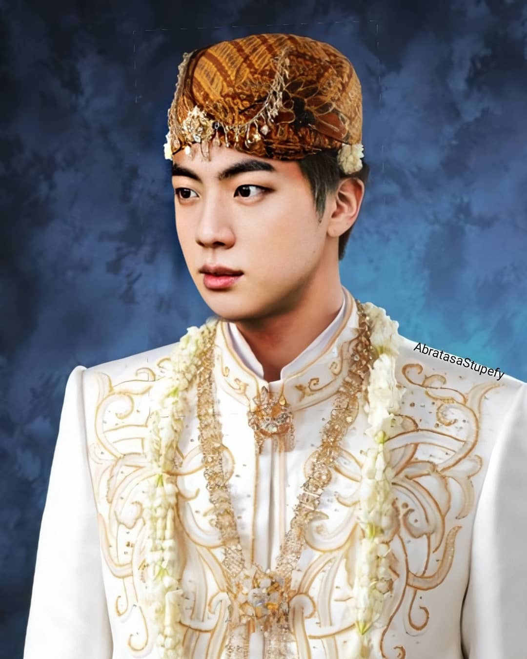 10 Potret Member BTS jadi Pengantin Pria Adat Jawa, Gantengnya Lokal Banget!