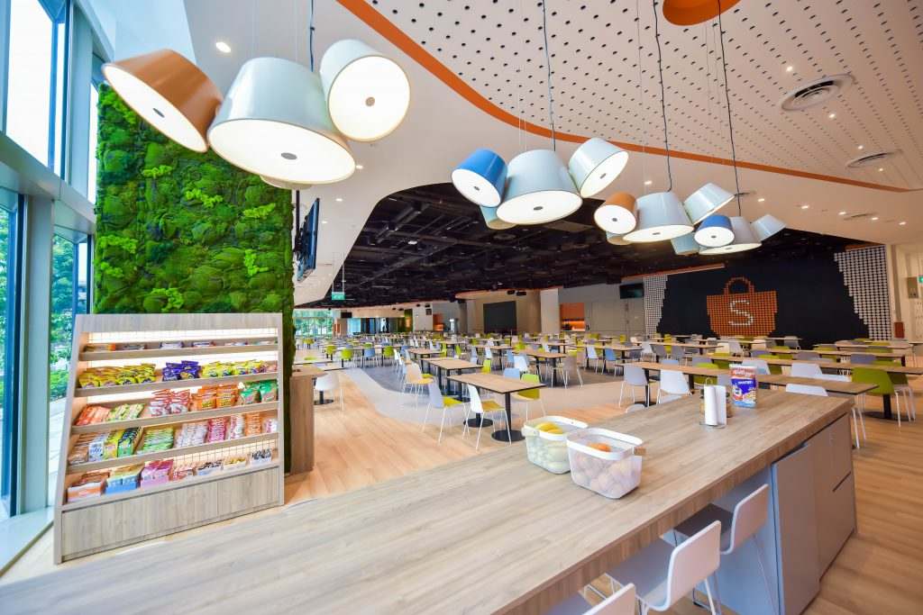 10 Potret Kantor Shoppe di Singapura, Cerah dengan Warna Oranye