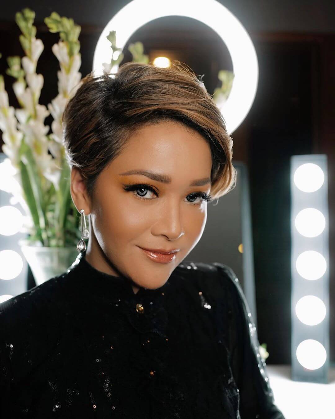 Segar dan Awet Muda, Begini Potret 5 Artis Cantik dengan Style Rambut Pendek