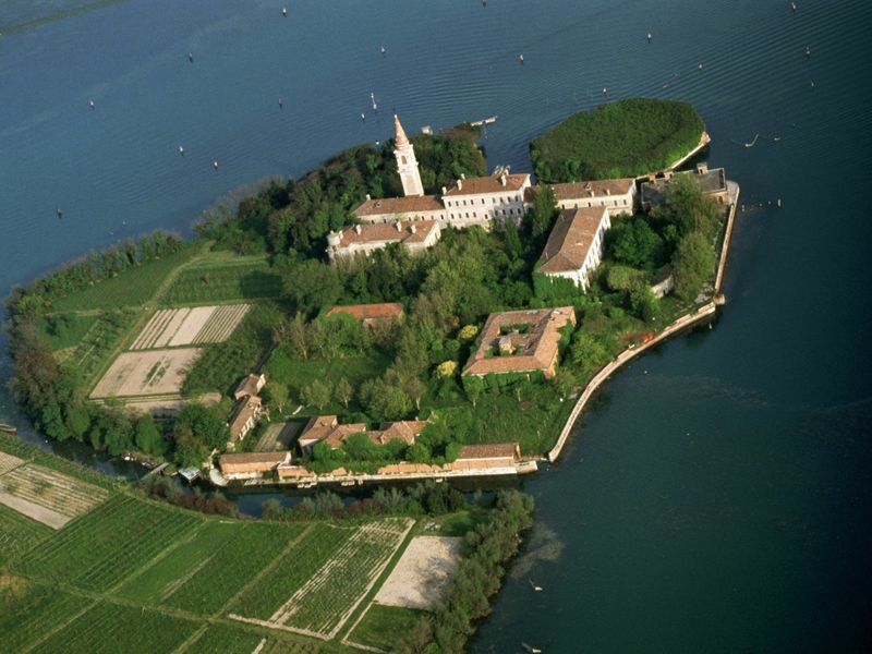 Pulau Poveglia, Tempat Wisata Mistis di Atas Tanah Kuburan Massal