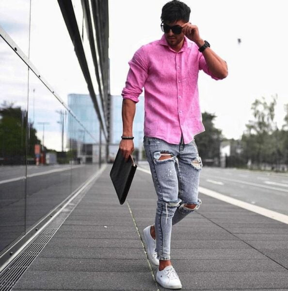 10 Ide Outfit Warna Pink untuk Cowok, Tampil Beda dan Gak Norak