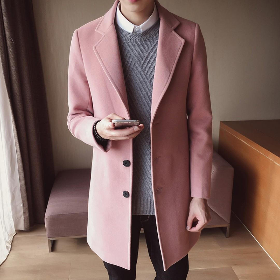 Tampil Beda dan Gak Norak, 10 Potret Outfit Warna Pink untuk Cowok