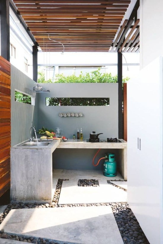 10 Inspirasi Desain Dapur Outdoor yang Bikin Masak jadi Semangat