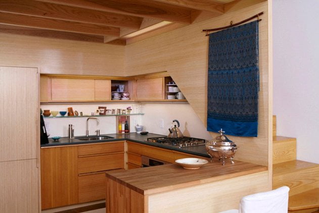 10 Ide Desain Dapur Bawah Tangga yang Cocok Untuk Ruangan Terbatas