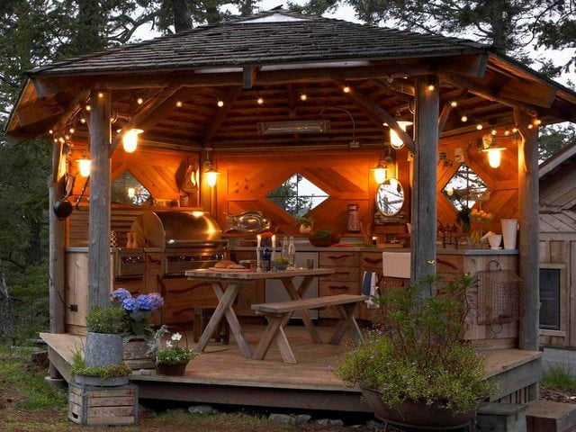 10 Desain Gazebo Dengan Konsep Rustic, Terlihat Natural