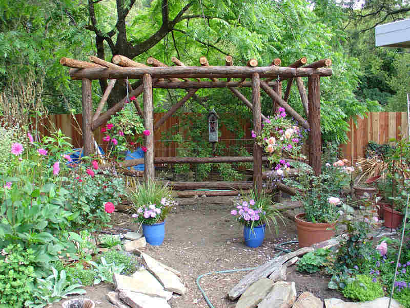 10 Desain Gazebo Dengan Konsep Rustic, Terlihat Natural