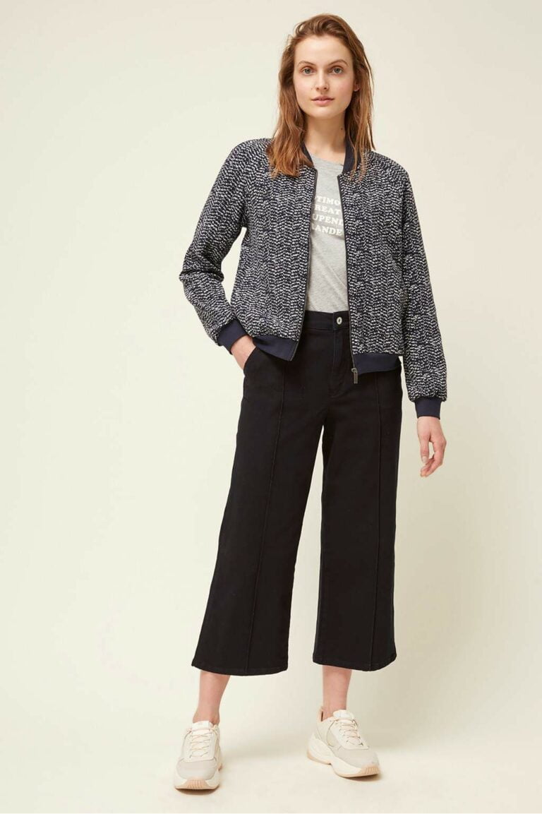 Super Keren, Tampil SWAG dengan 10 Gaya Jaket Bomber untuk Cewek