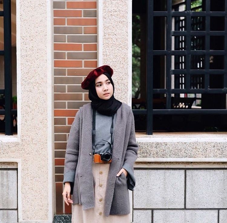 Tampil Memukau dengan 10 Gaya Hijab Dipadu Topi Baret