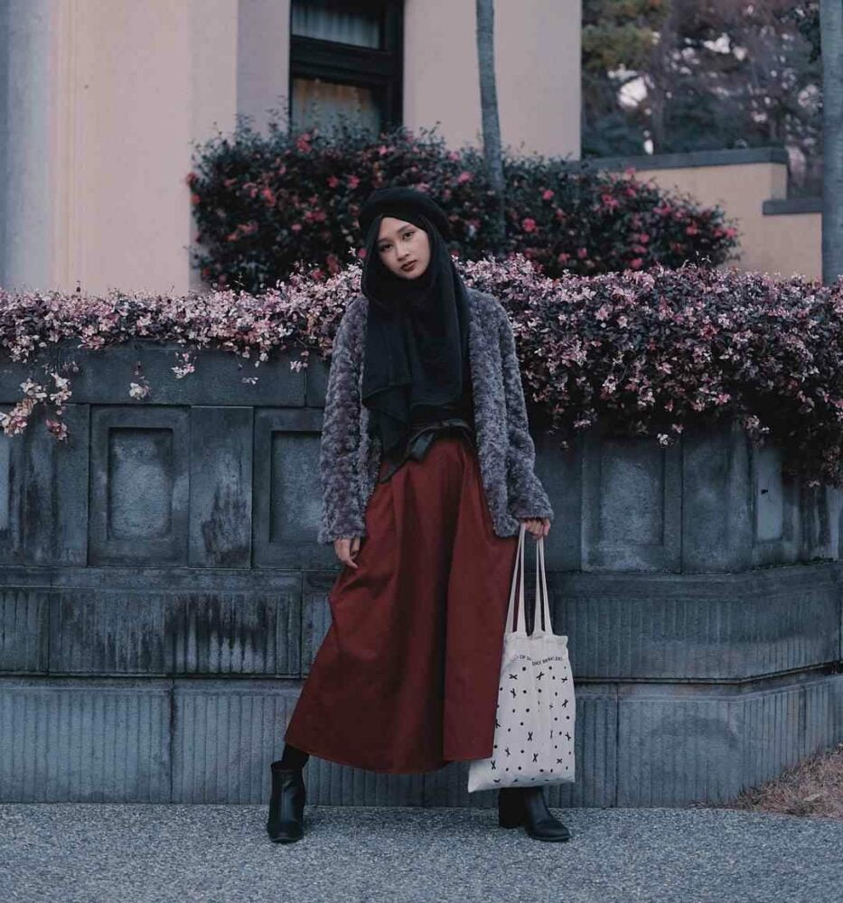 Tampil Memukau, 10 Gaya Hijab Dipadu dengan Topi Baret | Dailysia