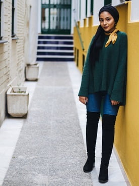 10 Ide Hijab Seru Dipadupadankan Dengan Sepatu Panjang Sampai Lutut, Makin Menonjol
