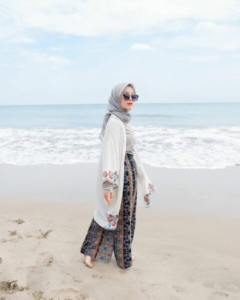 Outfit hijab ke pantai