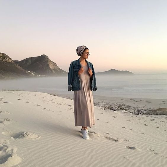 10 Inspirasi Outfit Hijab  untuk ke Pantai  Feminim dengan 