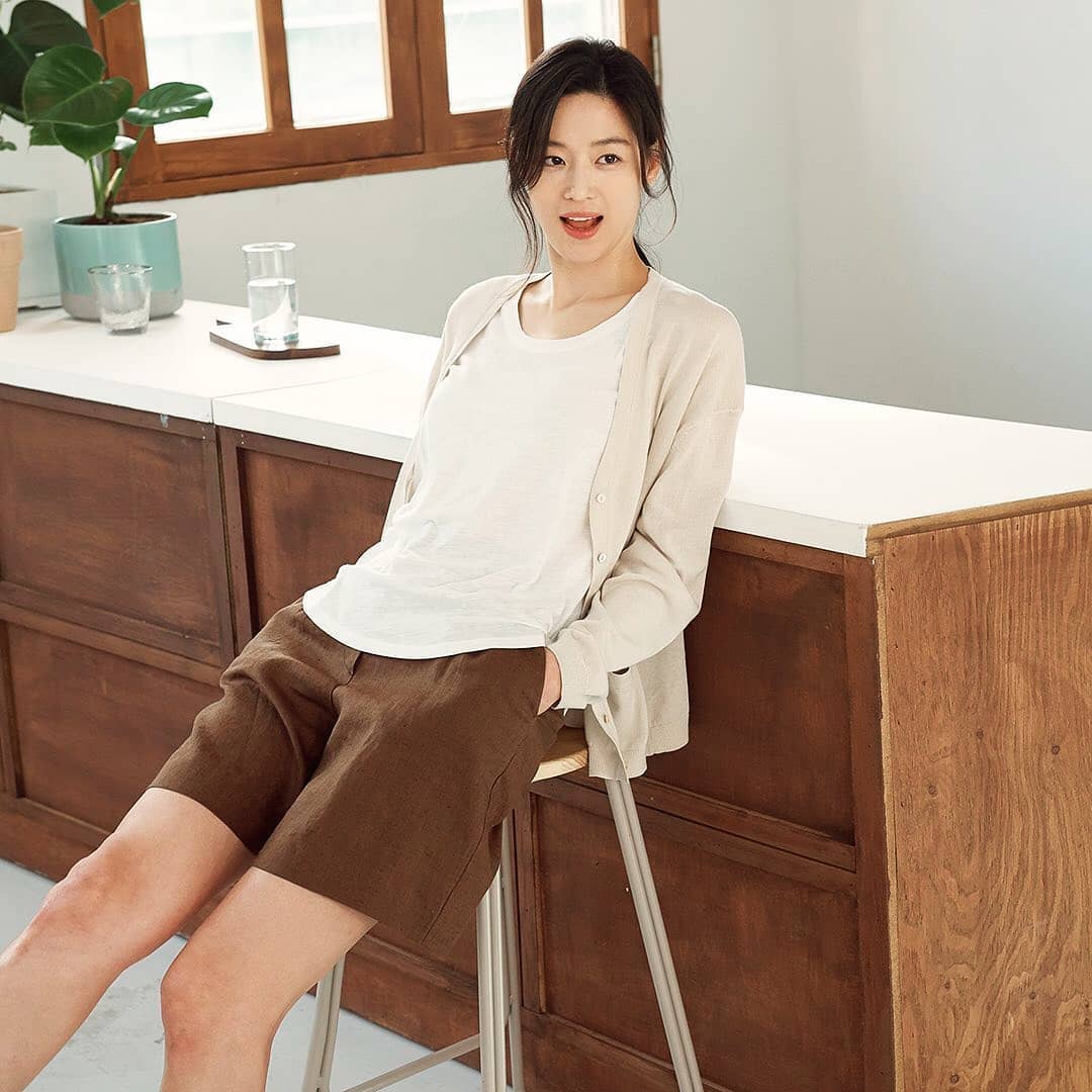Bak Remaja di Usia 40-an, 10 Ide Outfit Kasual Ala Jun Ji Hyun