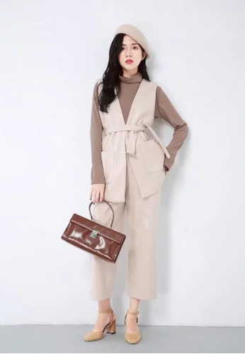 Bak Unnie Drakor, 10 OOTD Celana Kream Ala Korea yang Mudah Ditiru