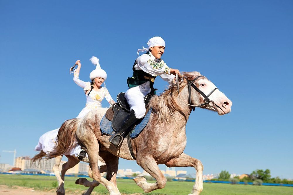 Uniknya Tradisi Cari Jodoh dengan Menunggang Kuda ala Masyarakat Kirgistan 