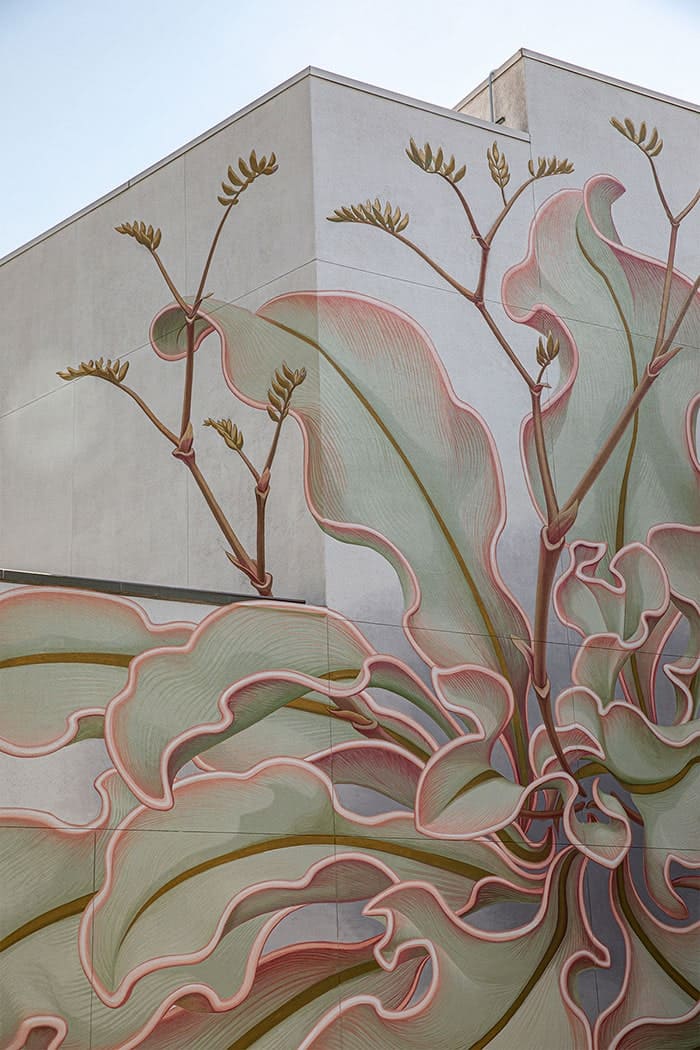 Kreatif! 8 Potret Mural Bunga Raksasa yang Hiasi Dinding Perkotaan