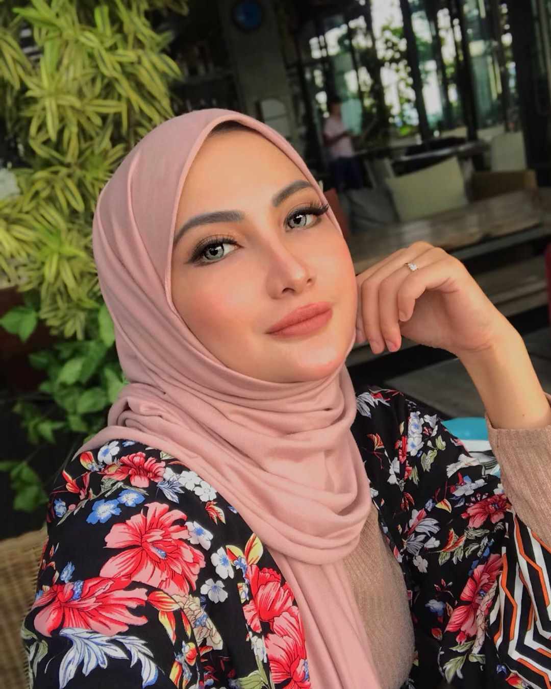 10 Artis yang Putuskan Mualaf dan Berhijab, Cantiknya Bersahaja