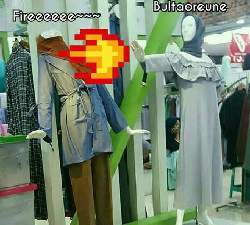 10 Pose Manekin Anti Mainstream yang Konyol Banget