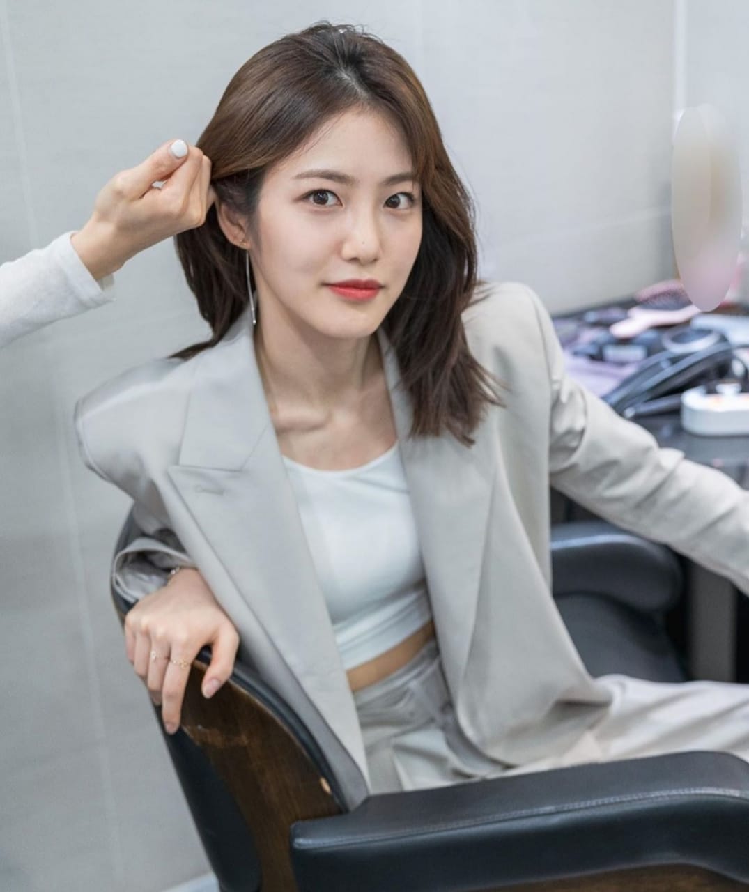 10 Potret Shin Ye Eun yang Pesonanya Bikin Oleng ketika Jadi MC