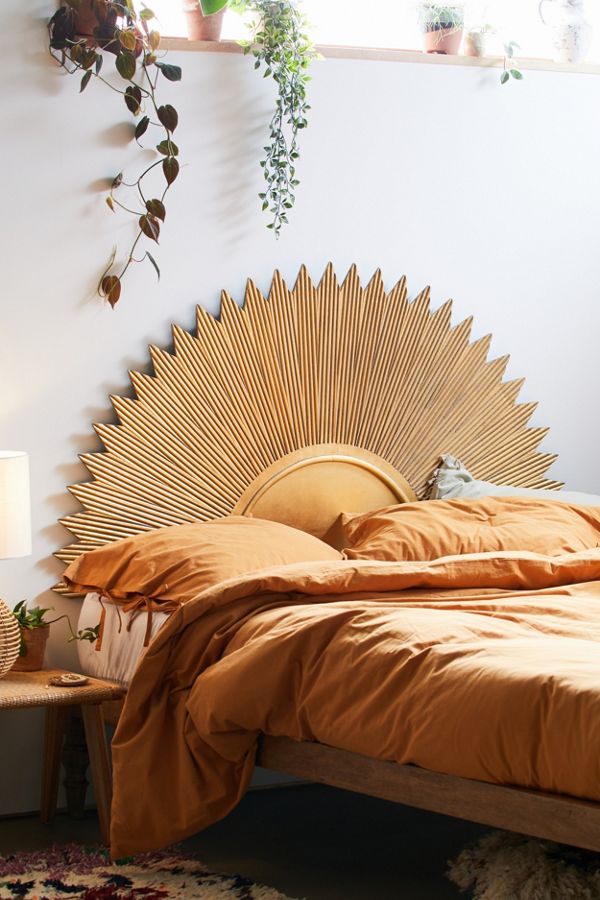 10 Dekorasi Headboard Unik Yang Membuat Ruangan Anda Terlihat Artistik