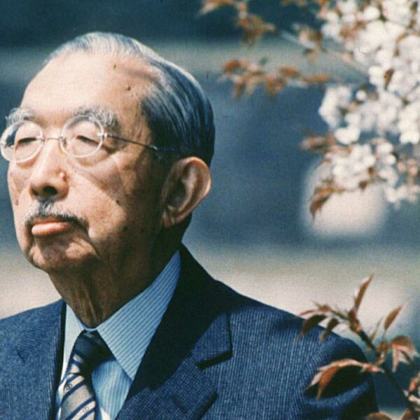 Dianggap Titisan Dewa, menjadi Pemimpin Terlama di Jepang