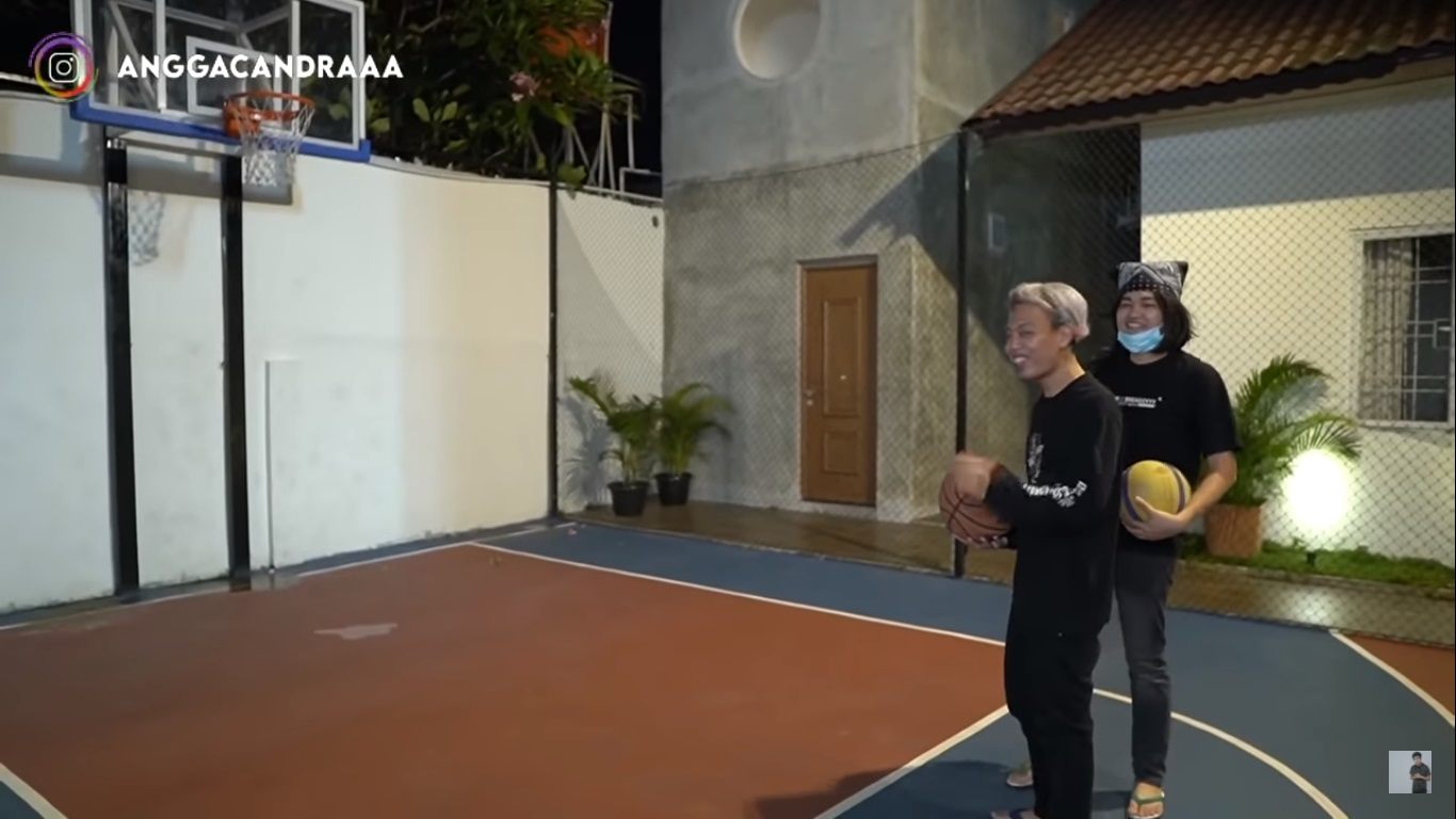 10 Potret Kantor Baim Wong untuk Produksi Vlog, Lengkap dengan Lapangan Basket