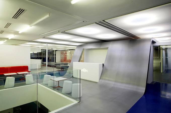 10 Potret Redbull's London Office, Artistik Berwarna Perak dan Memiliki Slide