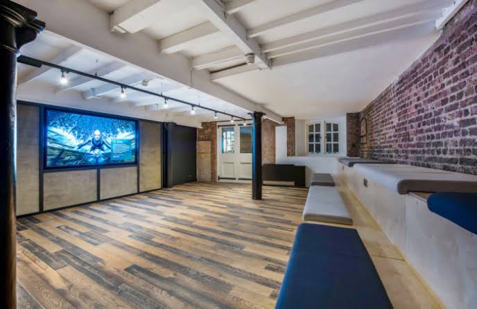 10 Potret Redbull's London Office, Artistik Berwarna Perak dan Memiliki Slide