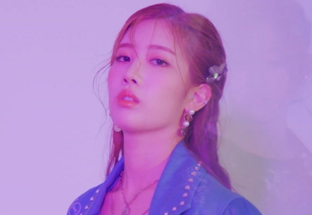 10 Potret Kim Lip LOONA, Leader Karismatik yang Serba Bisa!