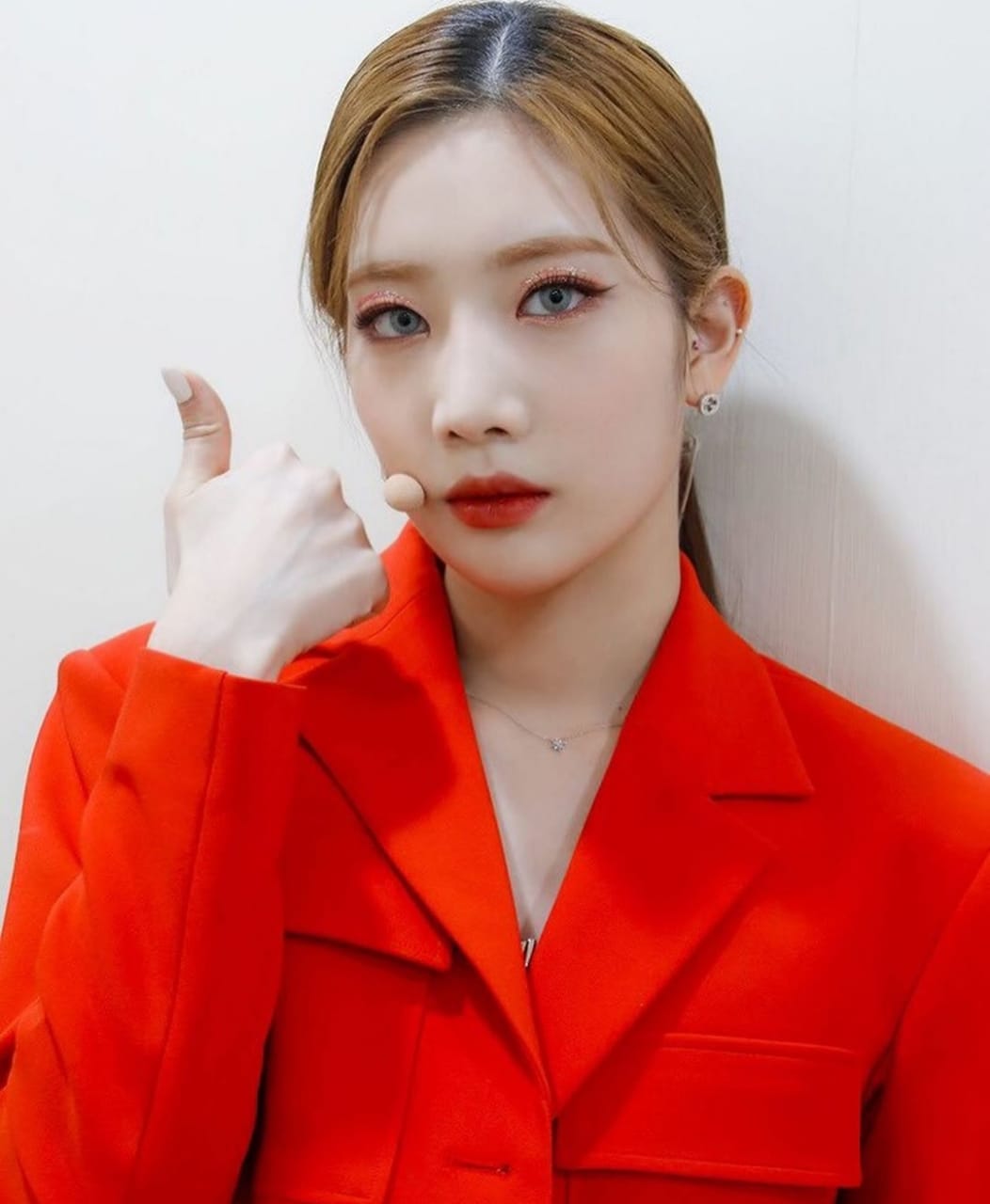 10 Potret Kim Lip LOONA, Leader Karismatik yang Serba Bisa!