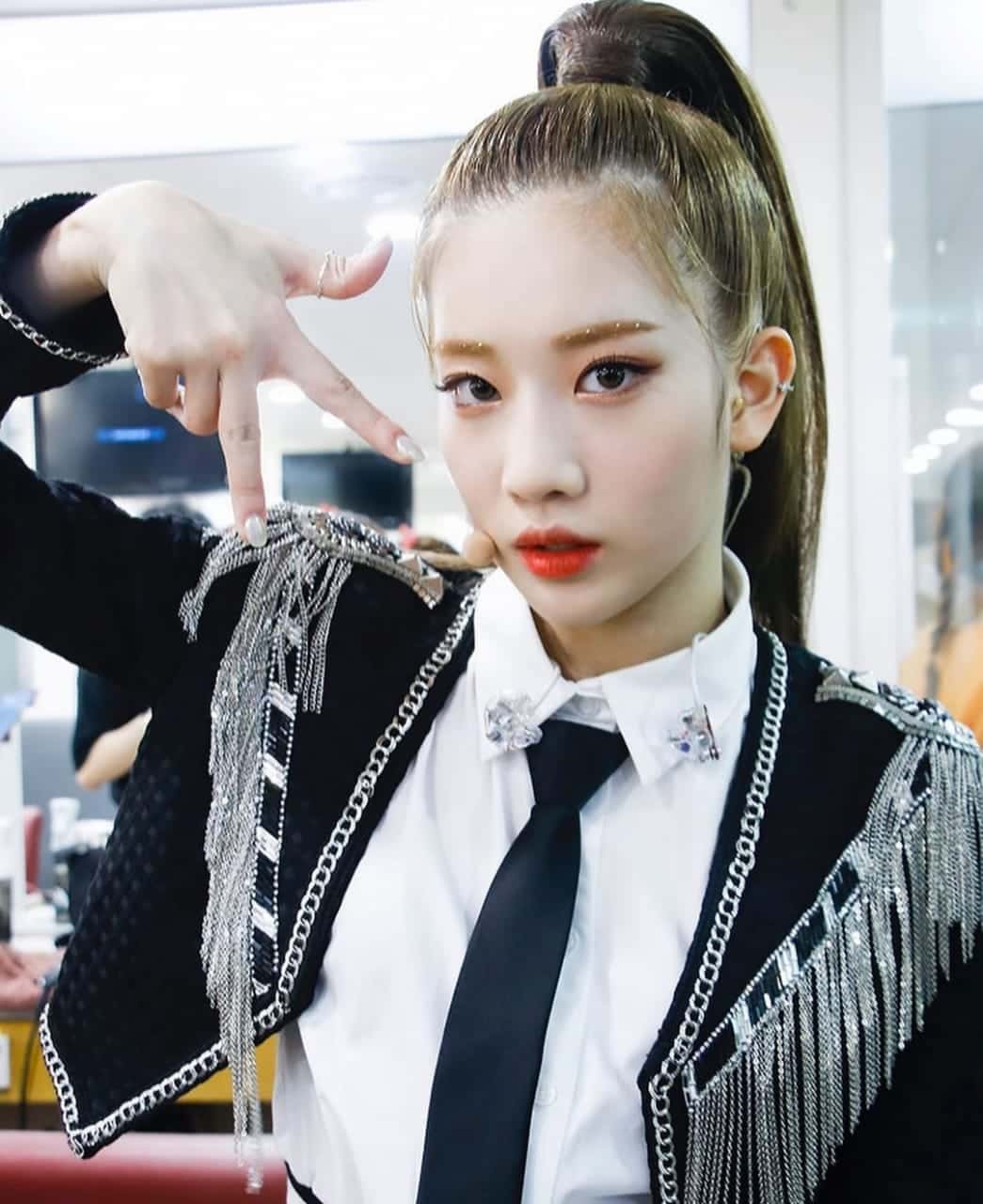 10 Potret Kim Lip LOONA, Leader Karismatik yang Serba Bisa!