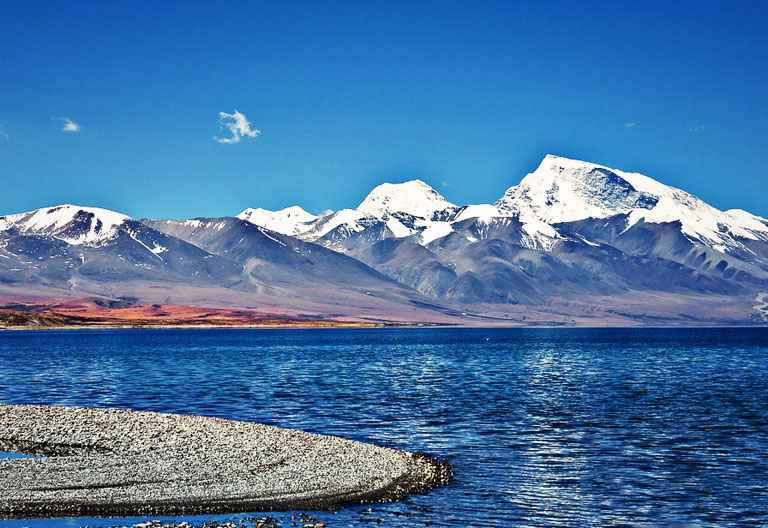 Gunung Kailash dianggap suci di Tibet sebagai tempat ritual pembersihan dosa