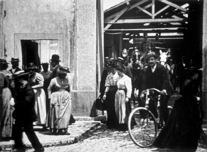 Ditemukan oleh Lumiere Brothers, Begini Awal Mula Film Bioskop Pertama di Dunia 